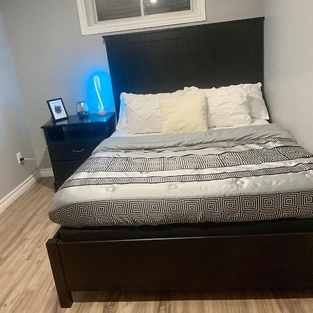 1 Room In A Cozy And Beautiful Basement Guelph Exterior foto