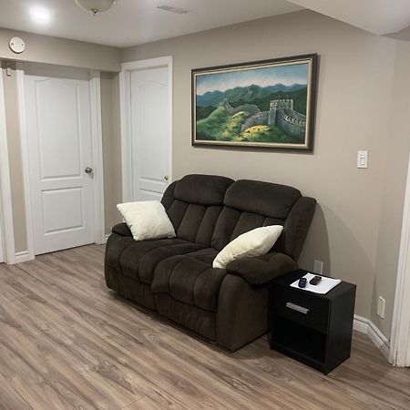 1 Room In A Cozy And Beautiful Basement Guelph Exterior foto
