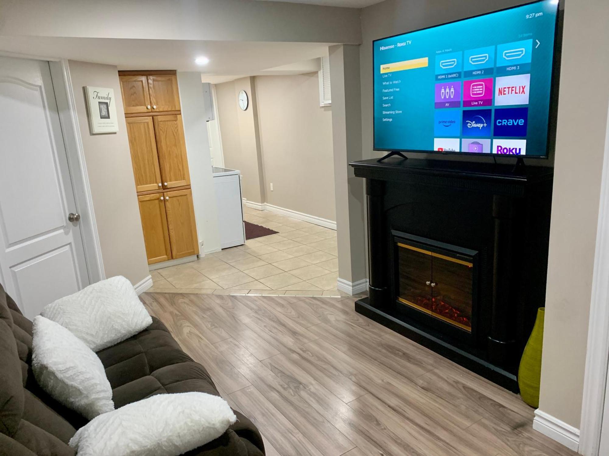 1 Room In A Cozy And Beautiful Basement Guelph Exterior foto