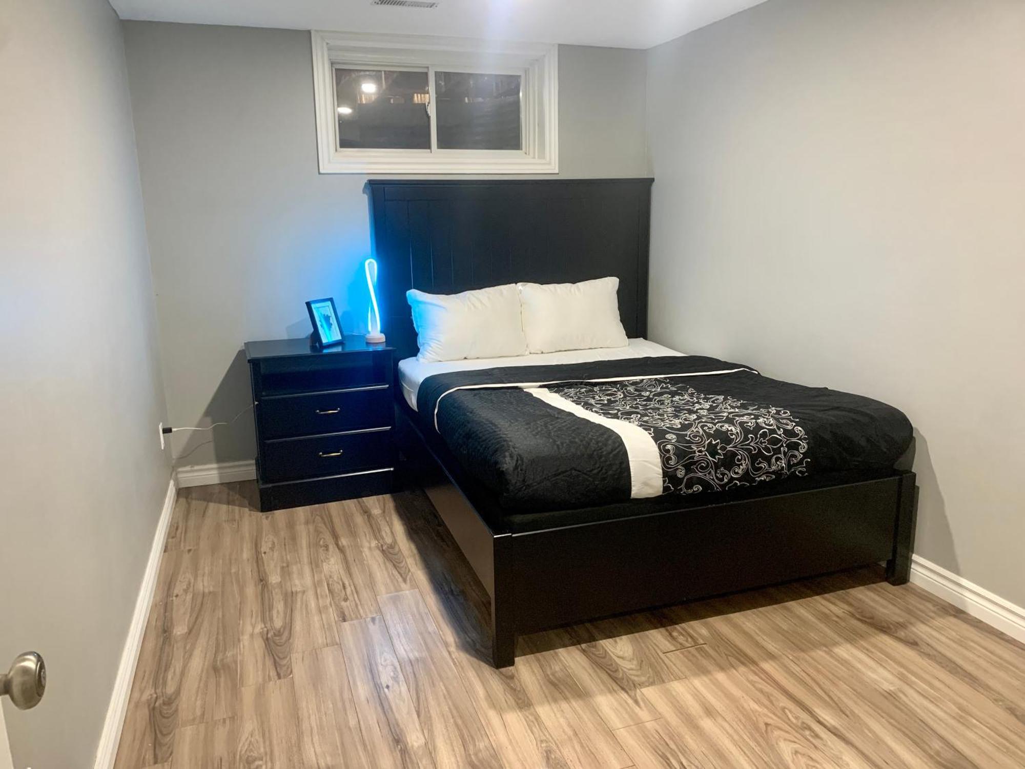 1 Room In A Cozy And Beautiful Basement Guelph Exterior foto