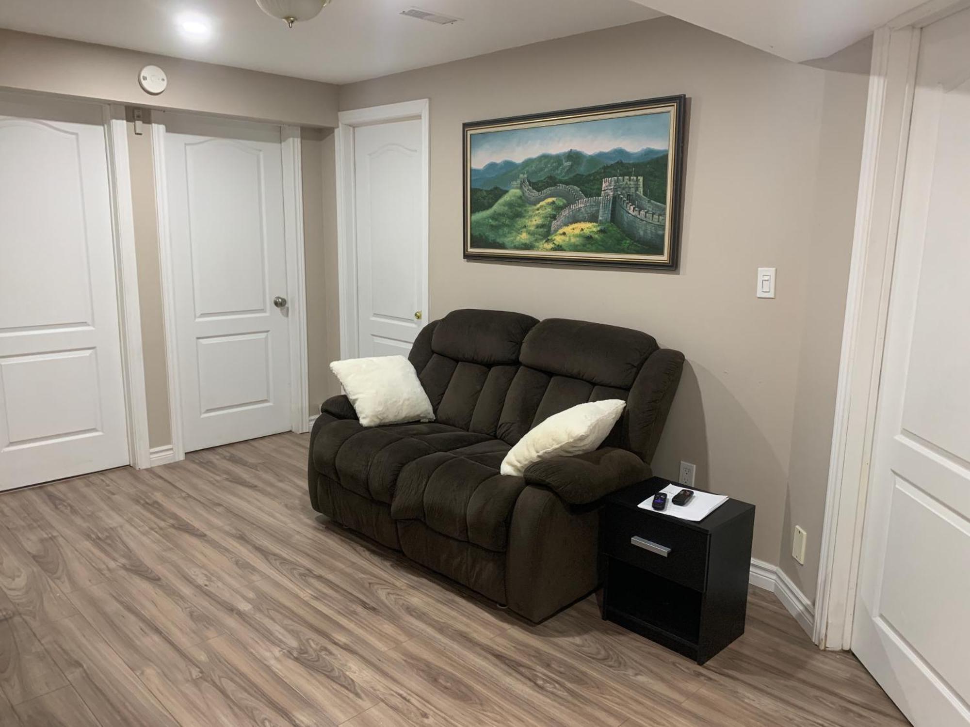 1 Room In A Cozy And Beautiful Basement Guelph Exterior foto